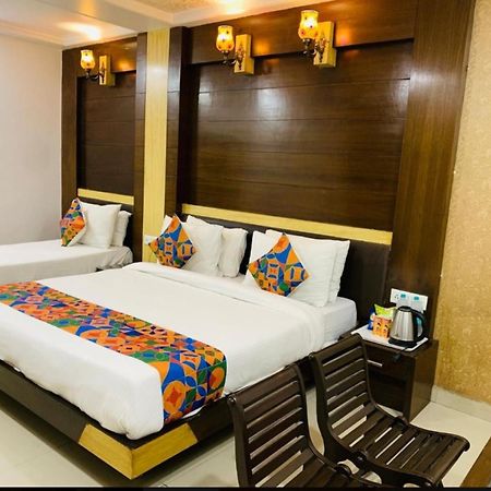 Capital O 6408 Hotel Delhi Heart Нью-Дели Экстерьер фото