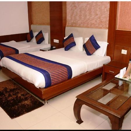 Capital O 6408 Hotel Delhi Heart Нью-Дели Экстерьер фото