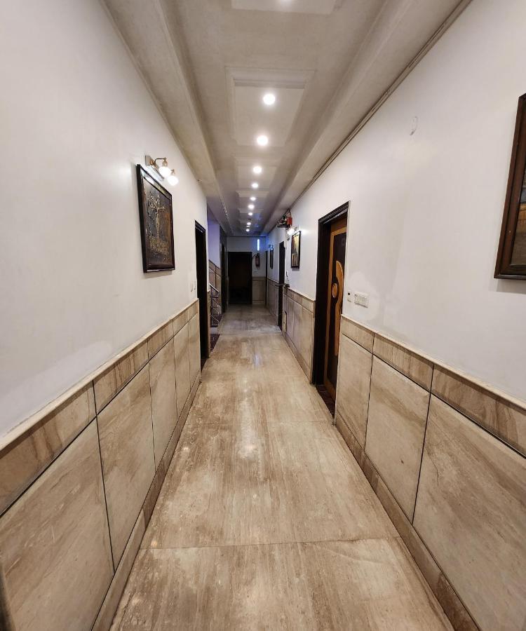 Capital O 6408 Hotel Delhi Heart Нью-Дели Экстерьер фото