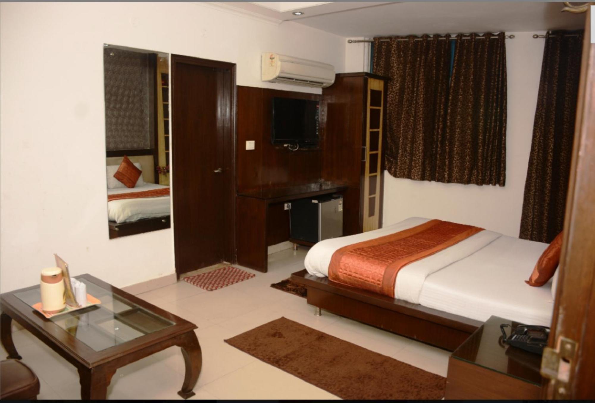 Capital O 6408 Hotel Delhi Heart Нью-Дели Экстерьер фото