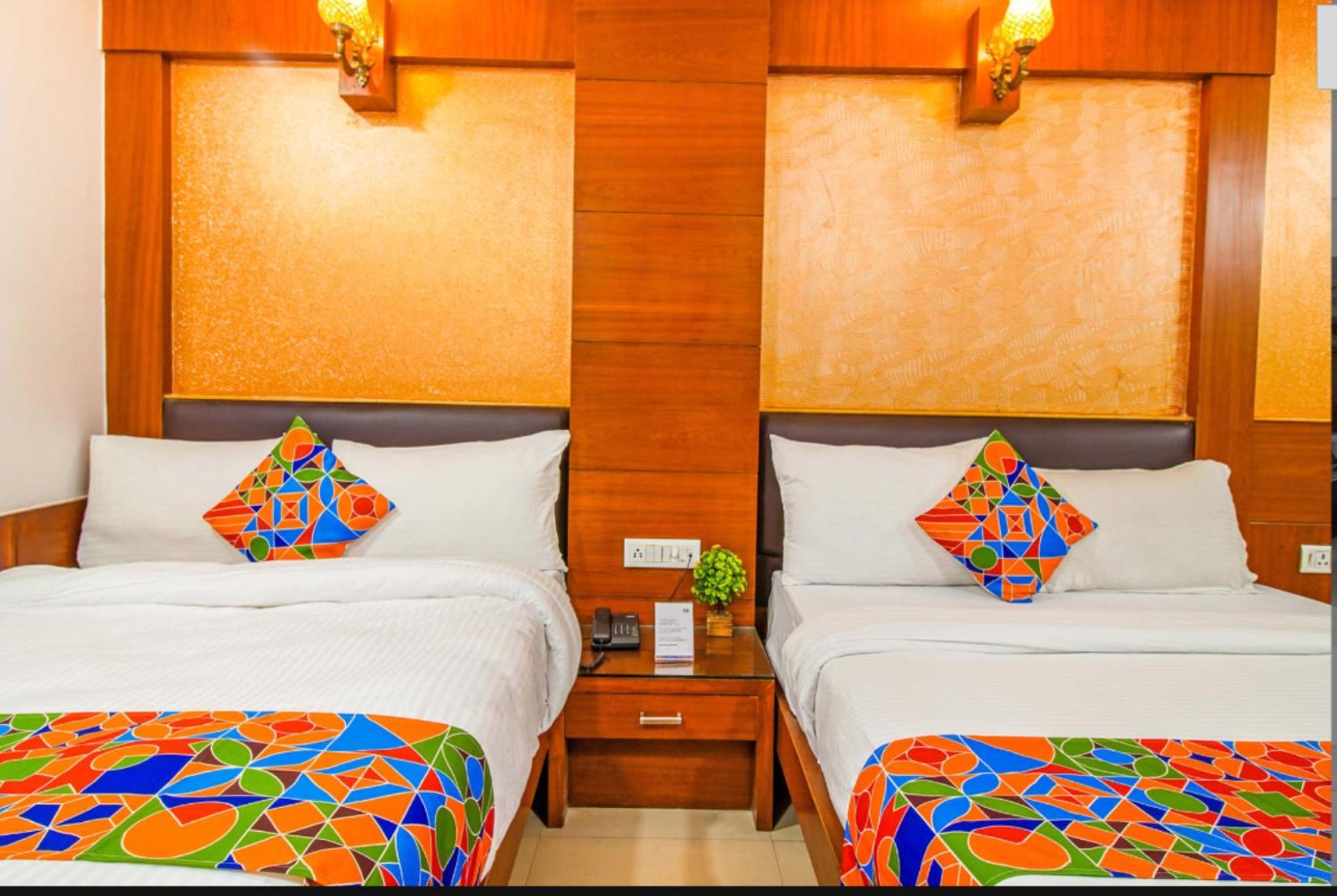 Capital O 6408 Hotel Delhi Heart Нью-Дели Экстерьер фото