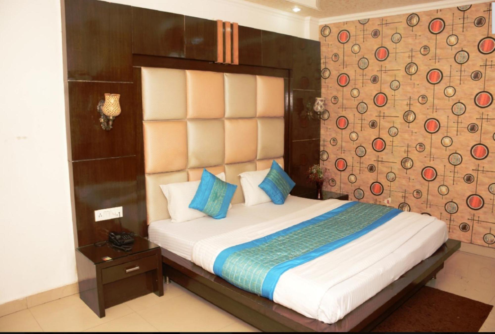 Capital O 6408 Hotel Delhi Heart Нью-Дели Экстерьер фото