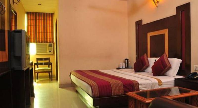 Capital O 6408 Hotel Delhi Heart Нью-Дели Экстерьер фото