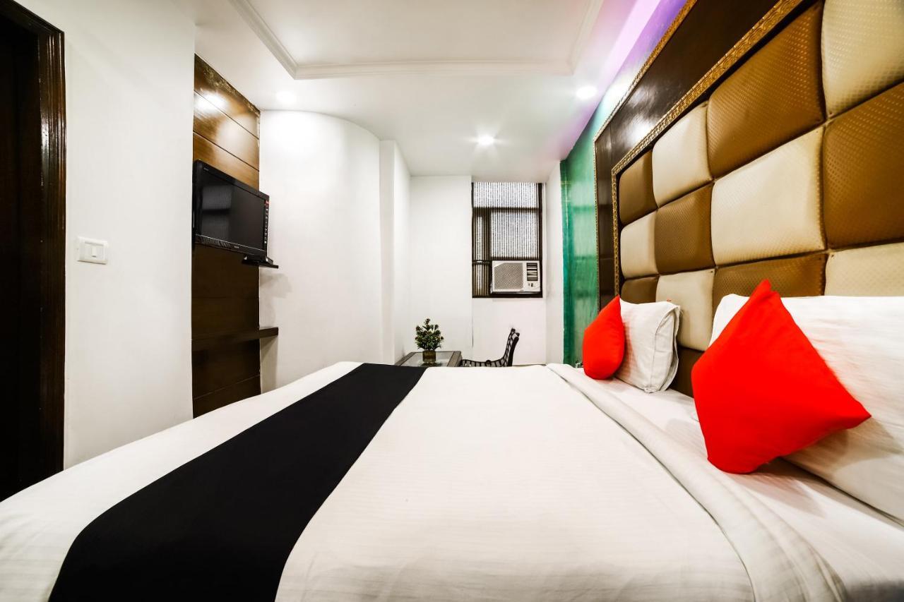 Capital O 6408 Hotel Delhi Heart Нью-Дели Экстерьер фото